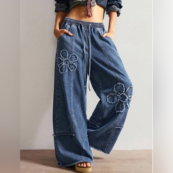 Y2K Artisanal Frayed Floral Wide-Leg Jeans - Picture 3 of 6